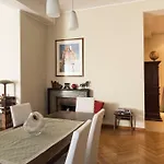 Brera Luxurious Elegant Bright Suite Downtown
