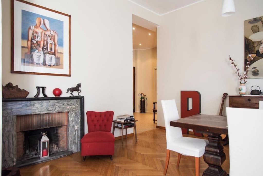 Brera Luxurious Elegant Bright Downtown Apartment